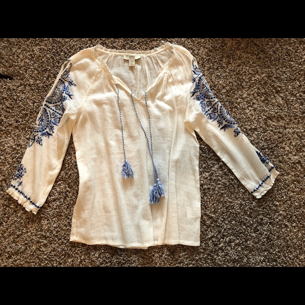 CLOTHES - Picture 6 of 8
